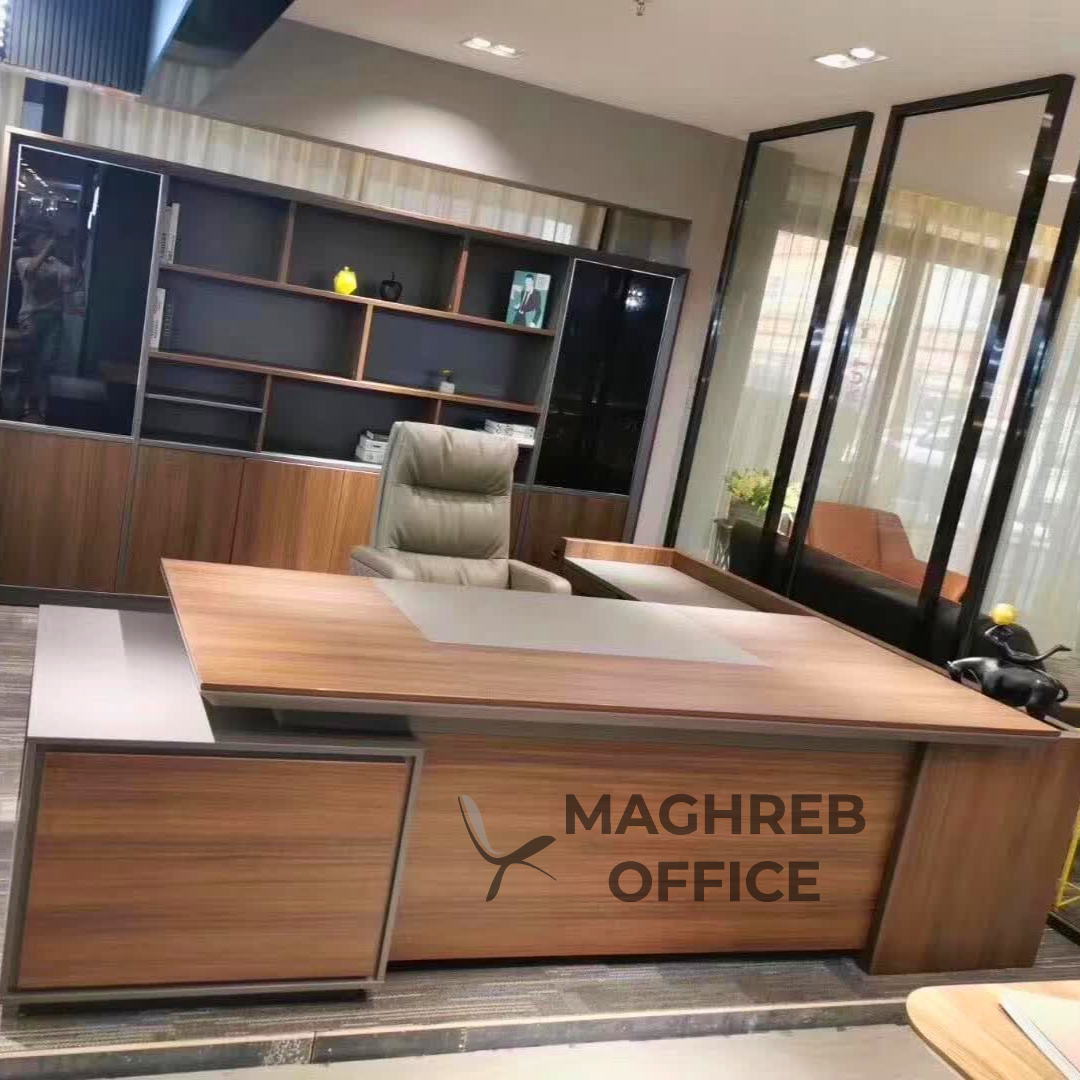 bureau de direction professionnel en bois avec plateau large