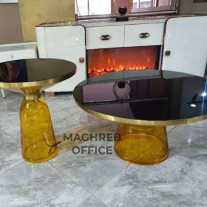 Table basse design avec base en verre teinté